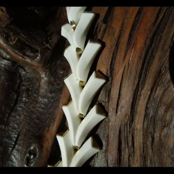 Mid Century Modern Crown Trifari White and Gold Tone Chevron Bracelet7 7 1/4 - Picture 10 of 14